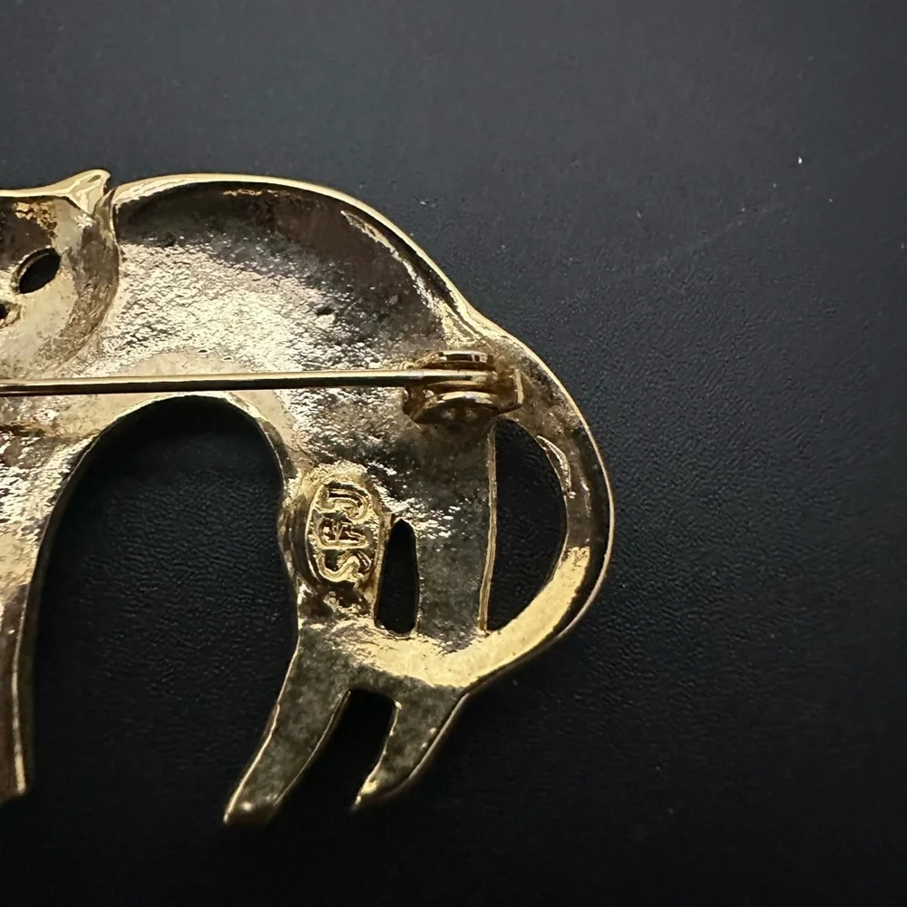 Elegant Gold tone Cat Brooch